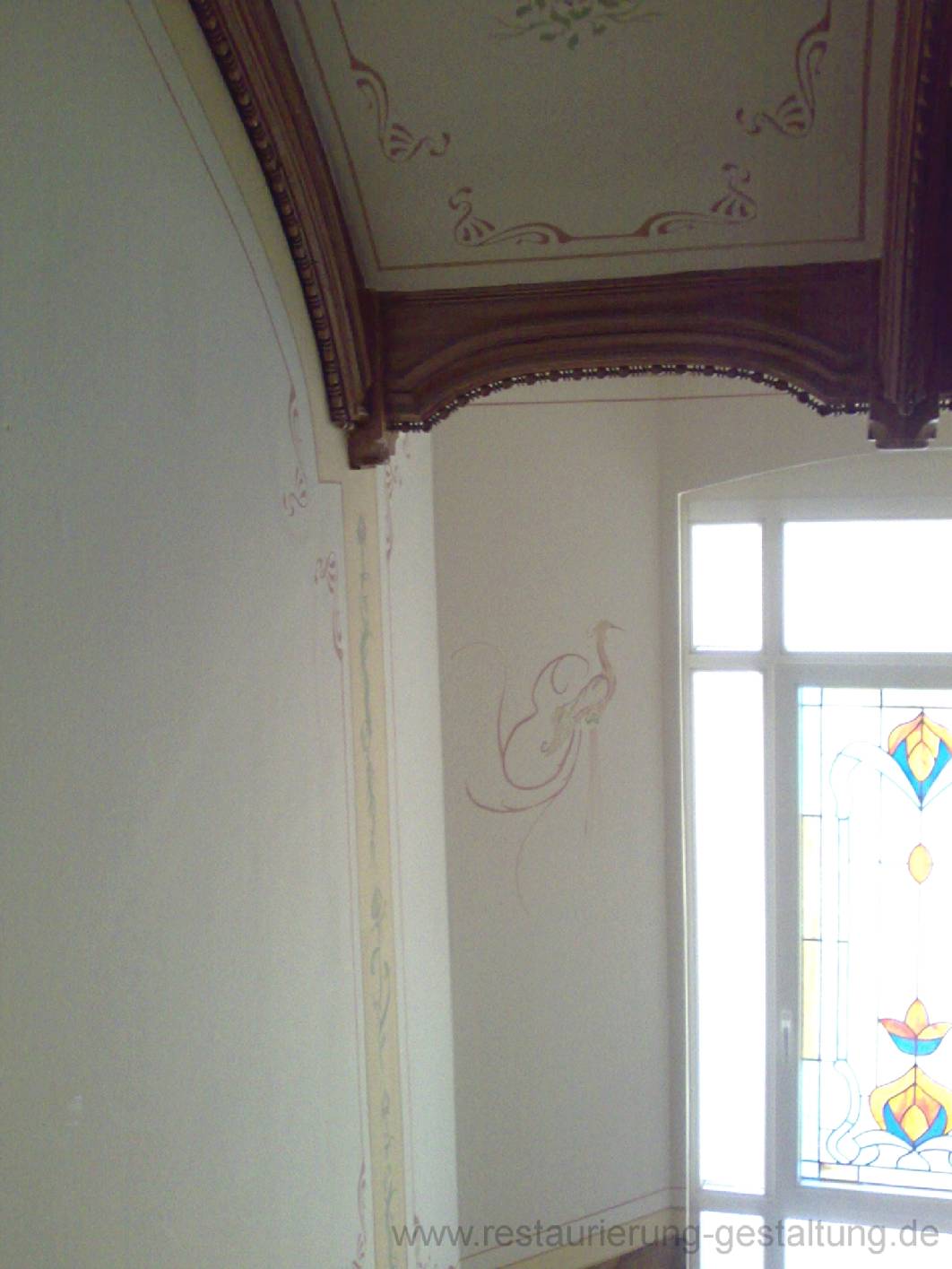 Norbert Schimpf arbeitet als Restaurator für Malerei aus dem Jugendstil und ist Malermeister und Techniker. Neben den exklusiven Malerarbeiten wie Deckenmalerei, Wandmalerei, Holzimitation und Holzmalerei Restauriert der Maler Innungsbetreib (Betrieb der Berliner Malerinnungen) oft Altbau – Treppenhäuser.